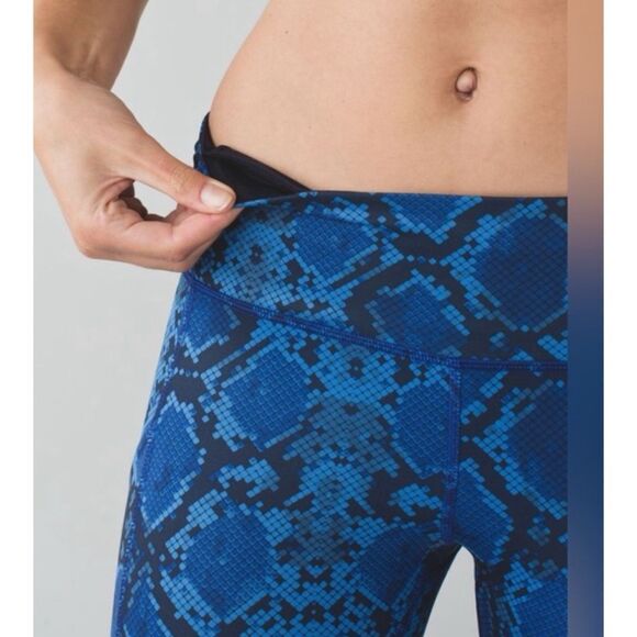 Lululemon Speed Tight IV Full-On Luxtreme
Mini Ziggy Snake Pipe Dream Blue Sz 6 - Picture 4 of 8